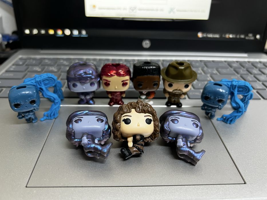 Очень странные дела Киндер игрушки