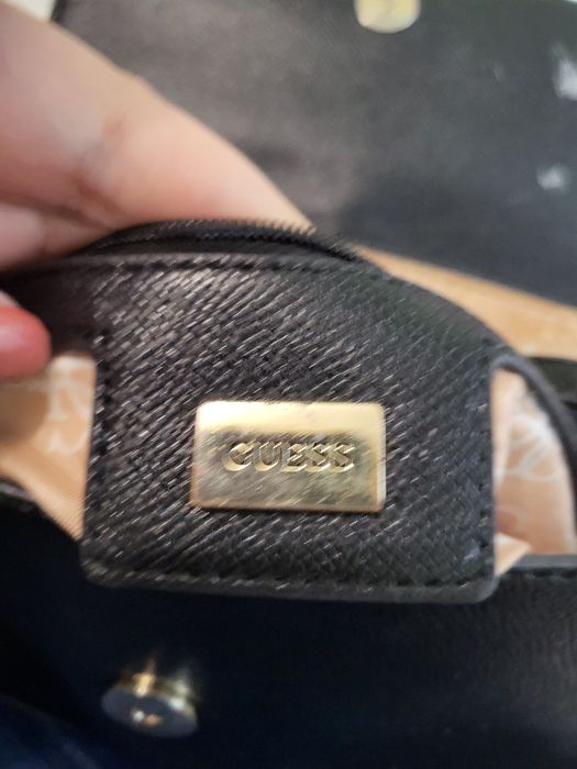 Малка чанта с дълга дръжка Guess