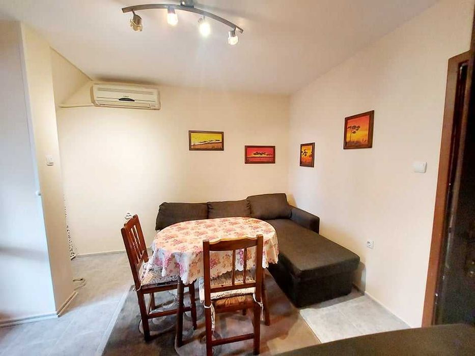 Дава се под наем Тристаен апартамент в Бургас, Възраждане - 33 кв.м за 408 € - Снимка #1