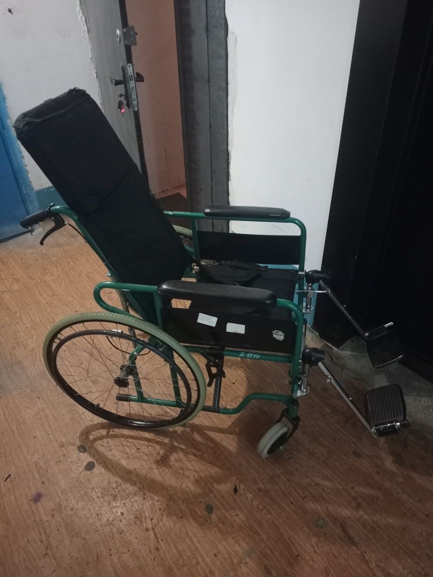 Продам инвалидную коляску.