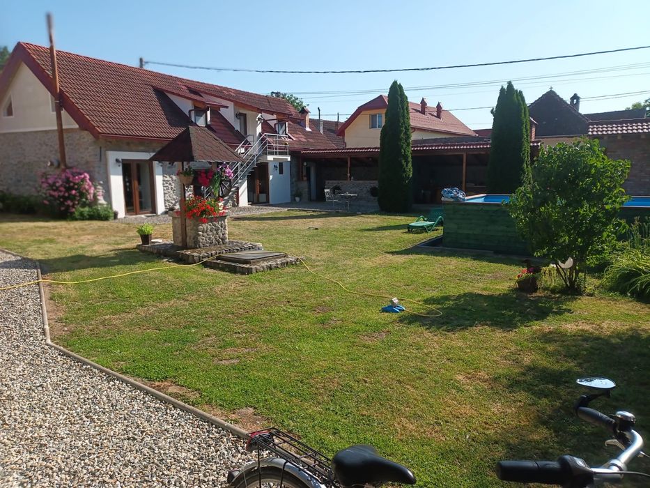 Cazare Casa de piatra piscina jacuzzi