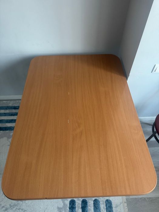 Стол и стулья 4шт в хорошем состоянии