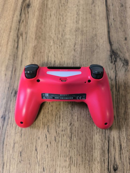 Оригинални контролери DUALSHOCK 4 V2 за PS4