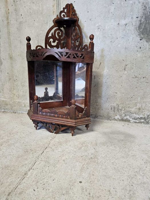 Витрина за стена