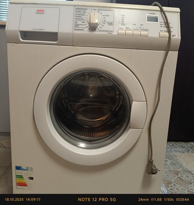 Продавам  пералня  AEG LAVAMAT 54840D за части