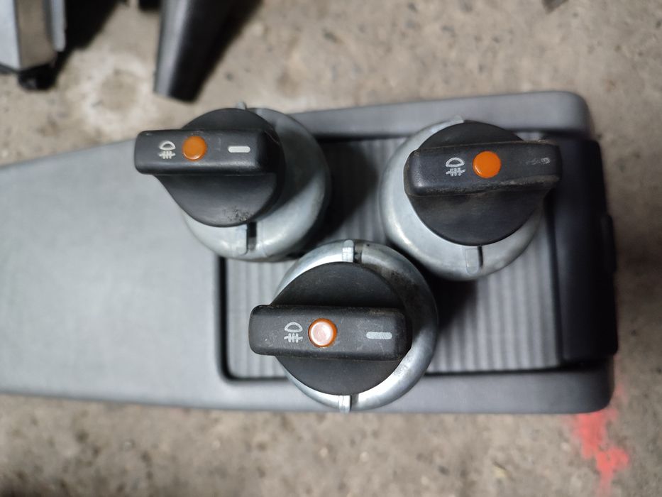 Оригиналтные включатели фар W124