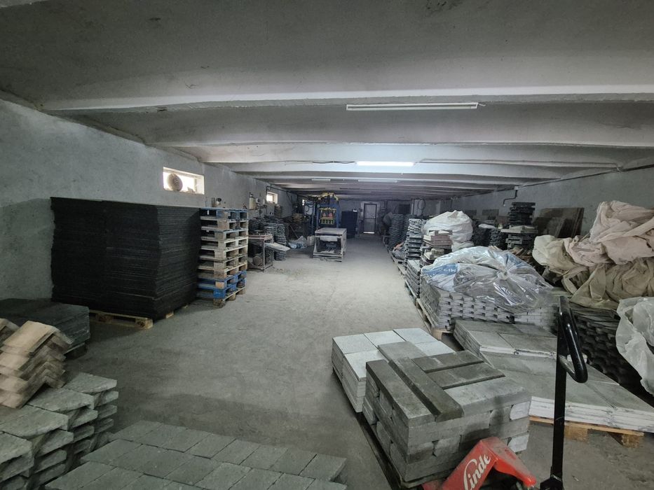 Ofer spatiu depozitare zona Metro Iasi 70mp, 222mp