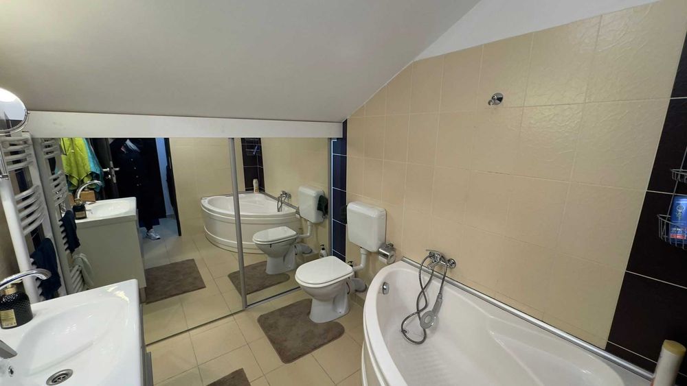 PRIVAT - Vand apt 2 cam, Complet mobilat, Mansarda 4/4, Loc parcare