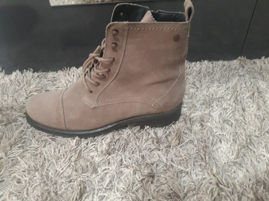 Ghete Tommy Hilfinger mărimea 40.