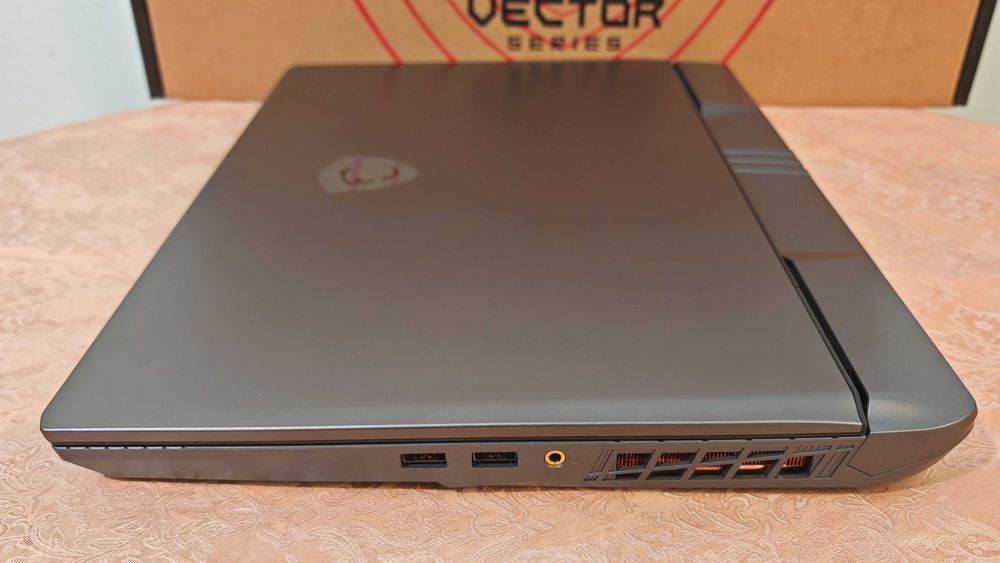 RTX 5080 16GB/Core Ultra 9 275HX/32GB RAM/1TB/MSI Vector 16HX/Гаранция