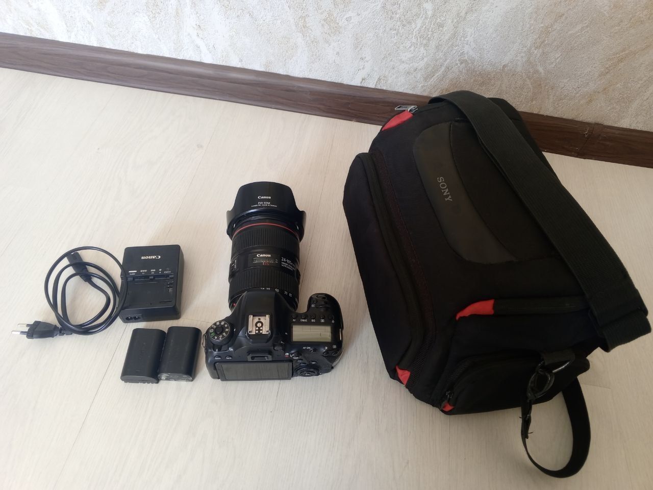 Canon Professional camera sotiladi