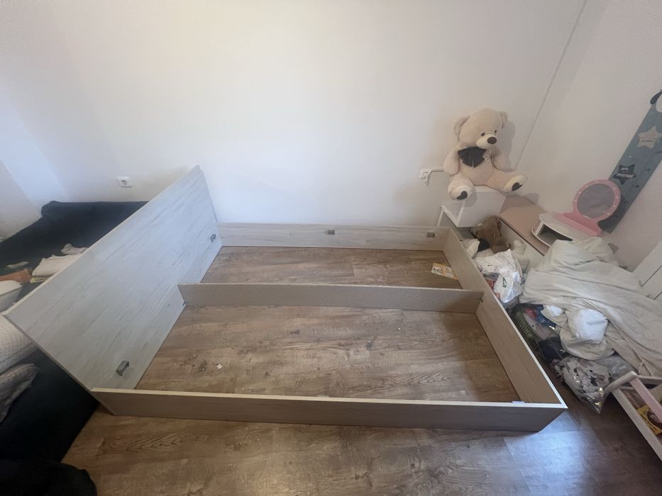 Легло 140/200 с подматрачна рамка и матрак