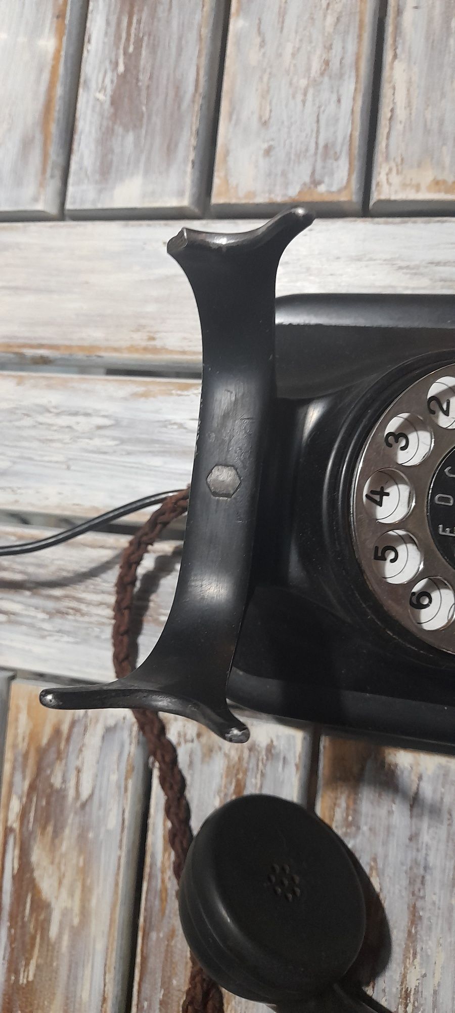 Ретро стар телефон Царски герб