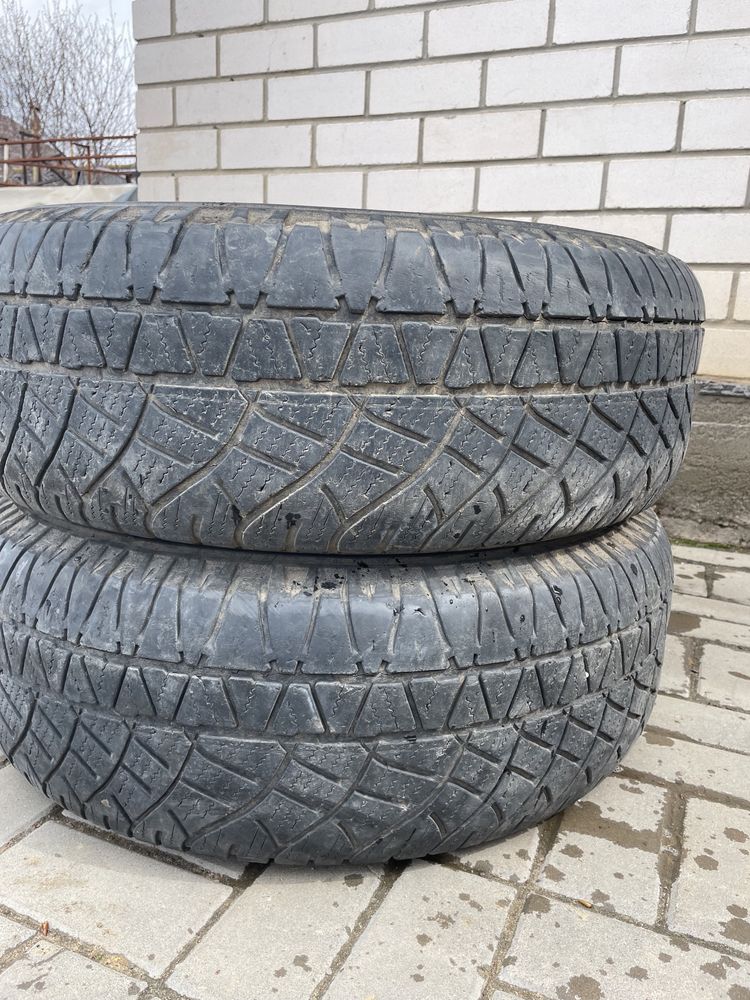 Продам шины на R17