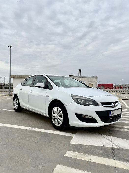 Opel Astra Opel Astra J caroserie limuzină.