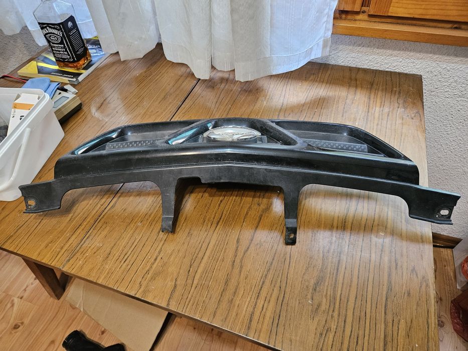 nissan X-trail T-30 предна маска за нисан решетка