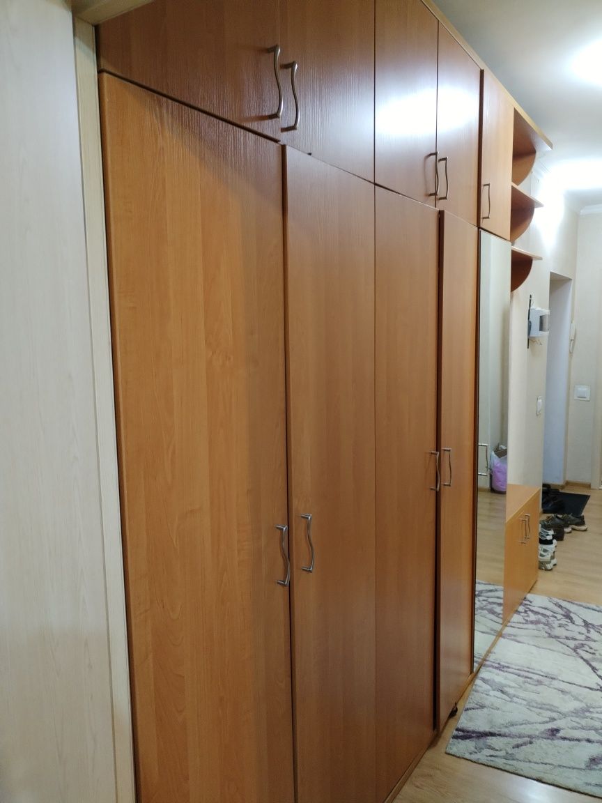 Продам шкаф для прихожей