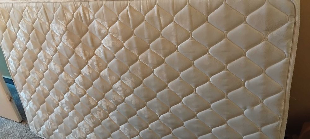 Подарявам матрак  
 114см./190см.