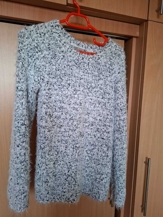 Bluza marimea 38 alb cu gri