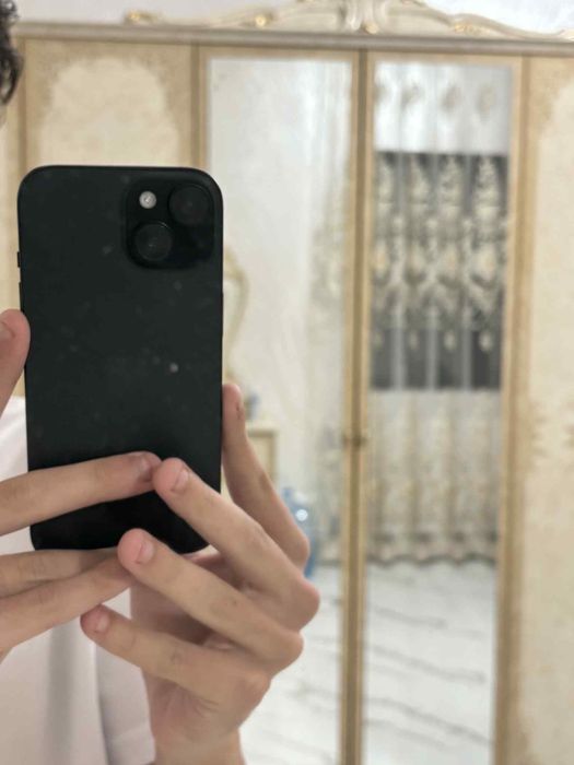 iPhone 15 display fisurat