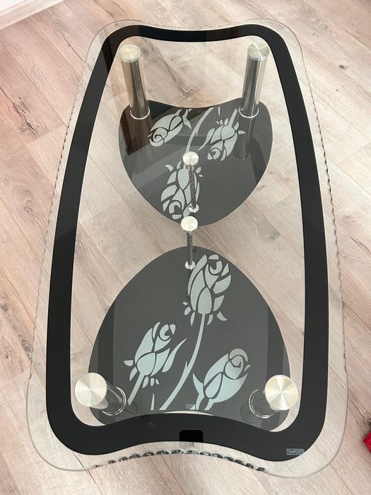 Vând masă de sticlă