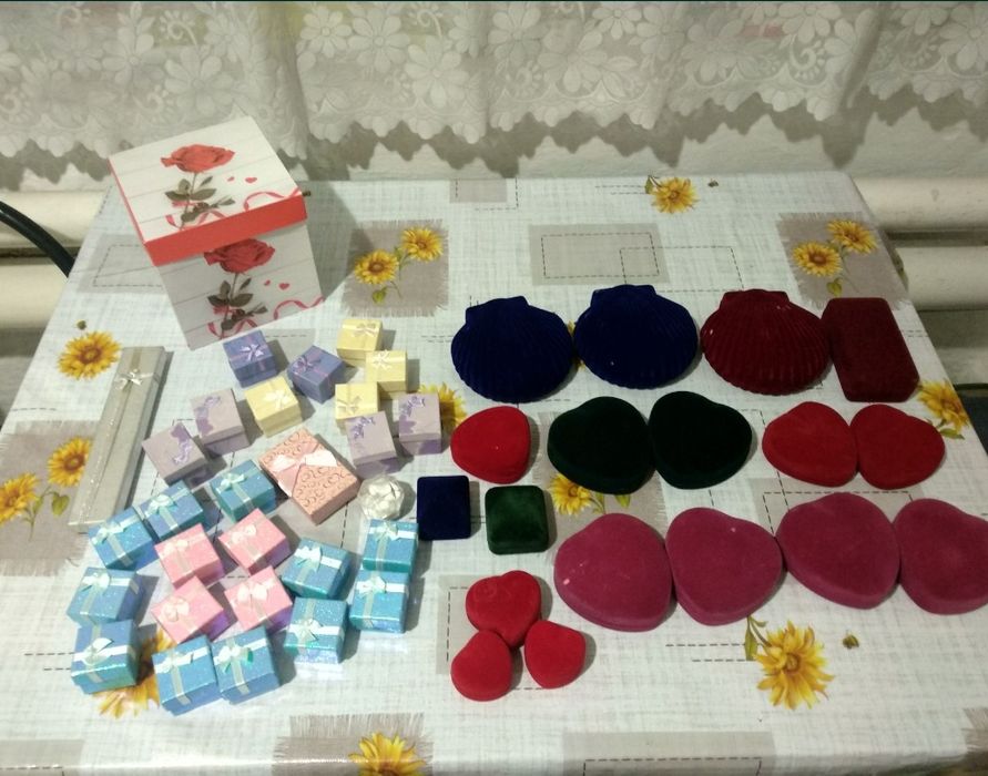 Подарочные коробки по 300т, наш адрес Сайрам центр