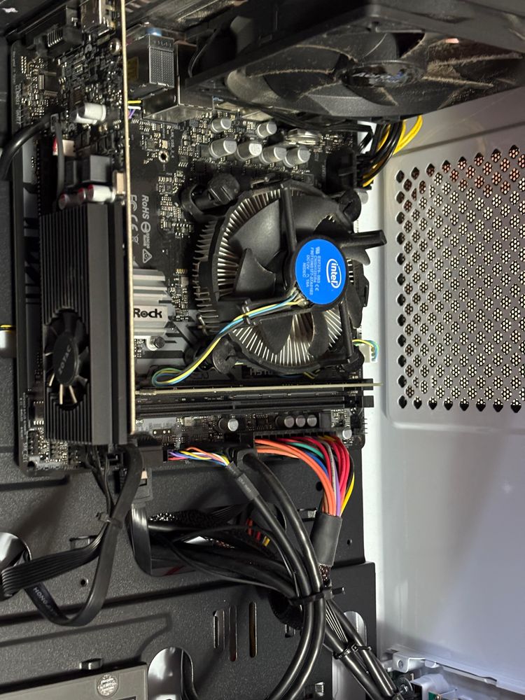 Unitate PC si monitor