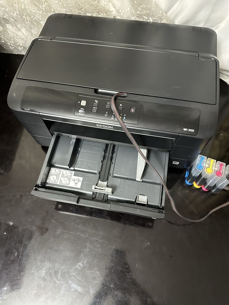 Epson Wf-7015 4-ta rangli printer holati ideal aybi yoq srocno
