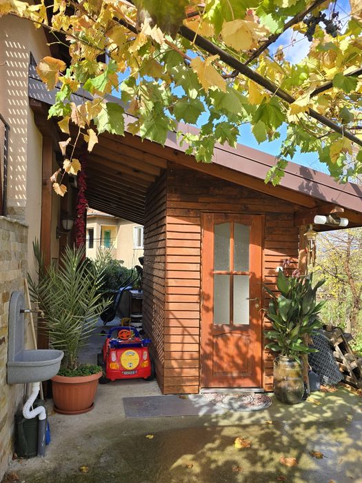 Продавам къща с. ЧУКОВЕЦ, област Перник