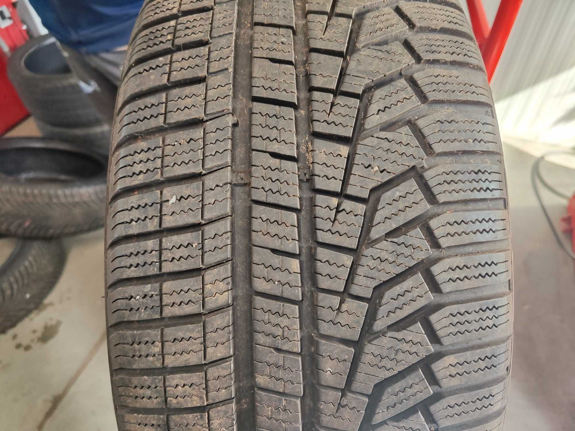 2бр.зимни гуми 225/45/18 Hankook