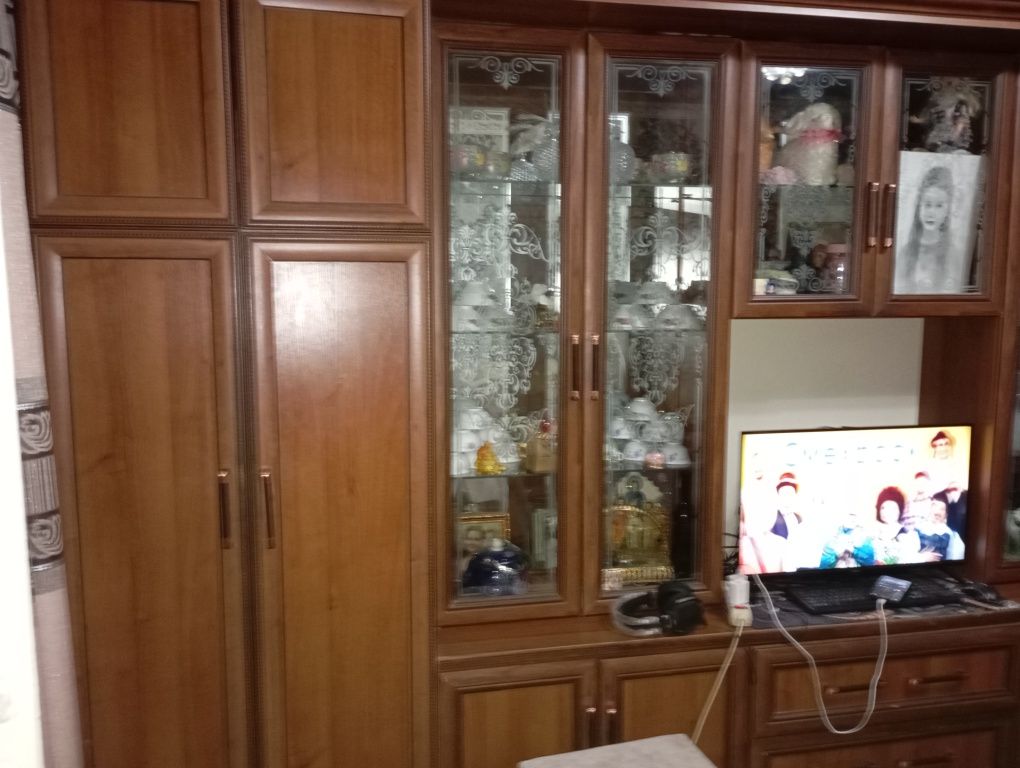 Продаётся сервант