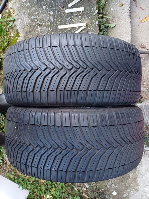 Vând 2 anvelope de iarna 225 40 r18 MICHELIN foarte bune