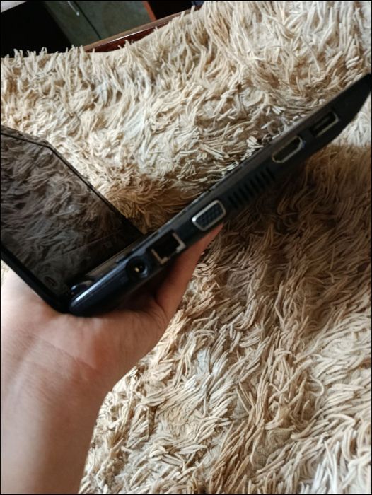 Продается ноутбук. Состояние нерабочий. На запчасти