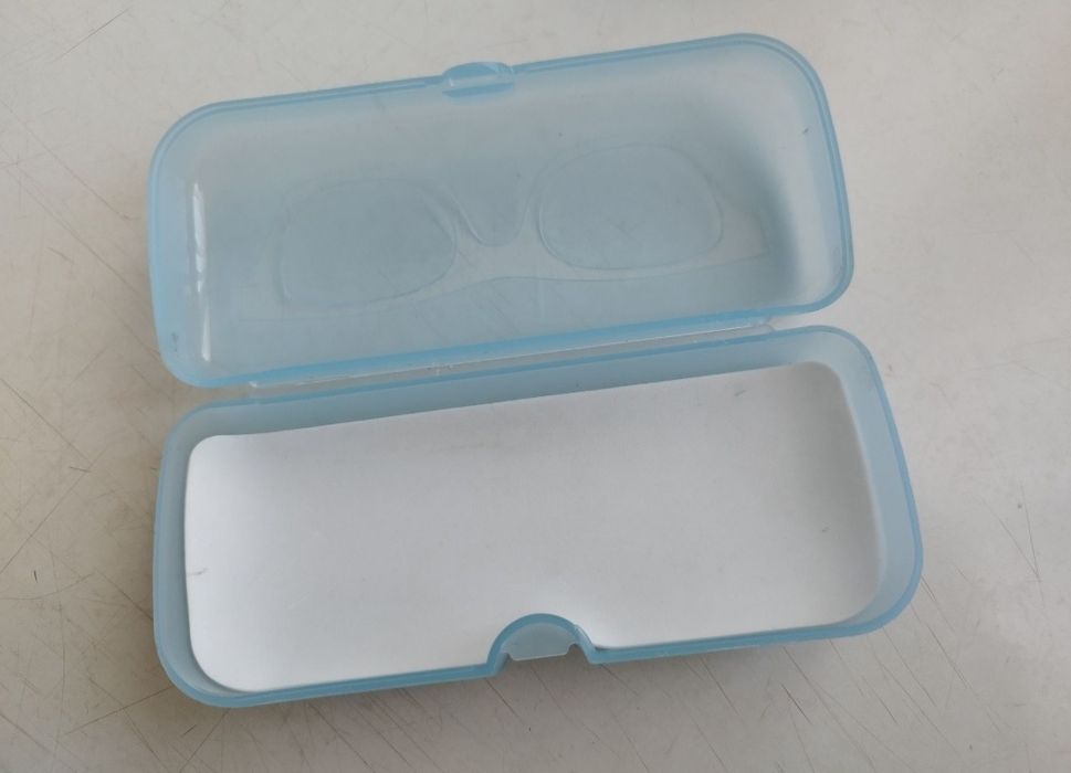 Слънчеви очила GANT, калъф за очила