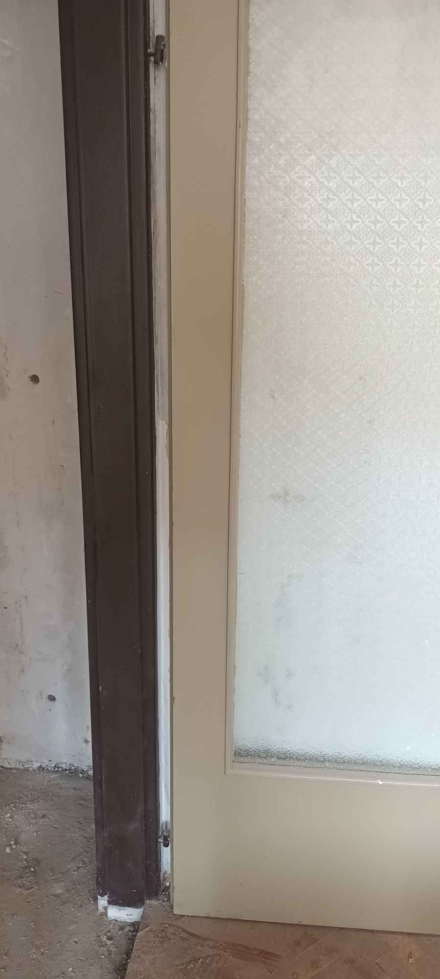 Продавам  интериорна врата с стъкло