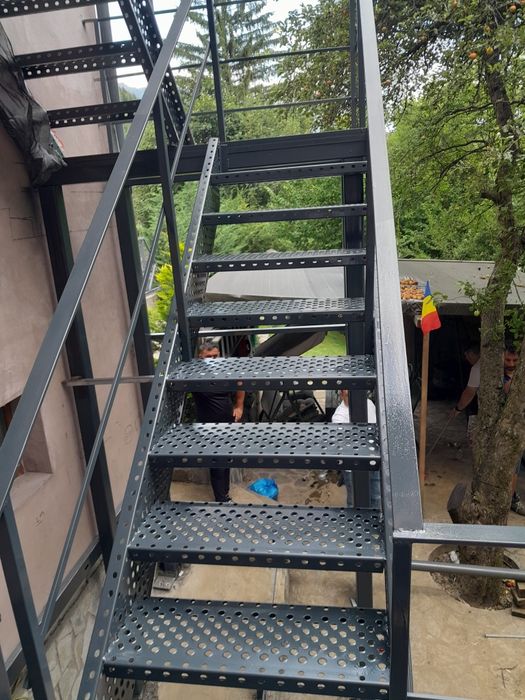 Scări metalice galvanizate la orice demisiune asiguram transport ori u