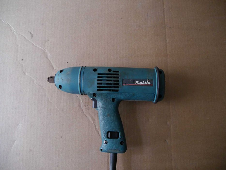 Makita 6905H – mașină de impact defectă