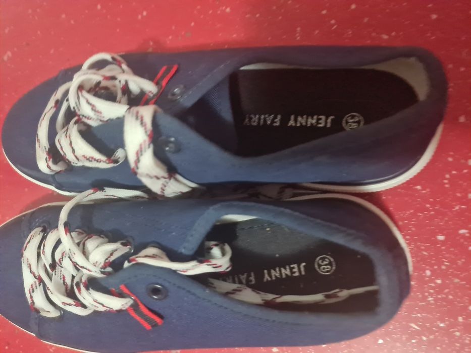 Tenesi albastri mar 38 ca noi la 40 lei Timișoara