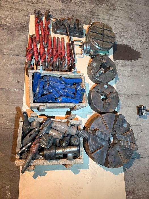 ** URGENT!** Scule strungarie (universal, masa rotativa,cutite strung)