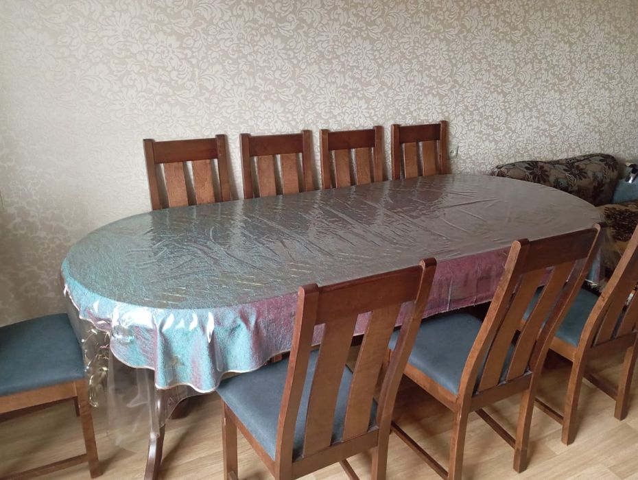 Стол со стульями
