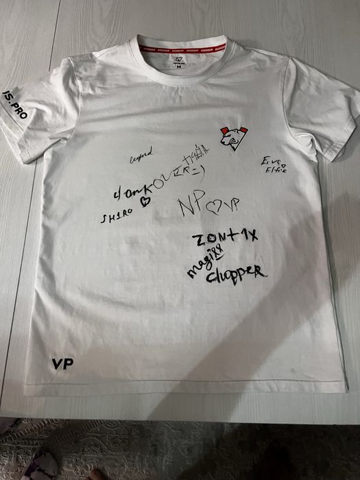 футболка с автографами