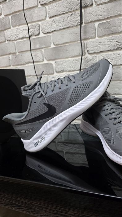 Оригинальные кроссы Nike