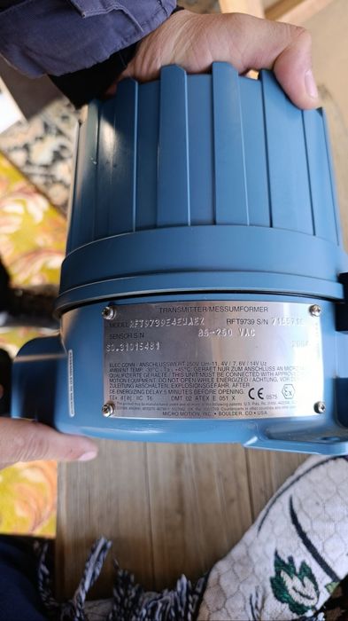 преобразователь расхода Micro Motion RFT9739. 
Это микропроцессорный п