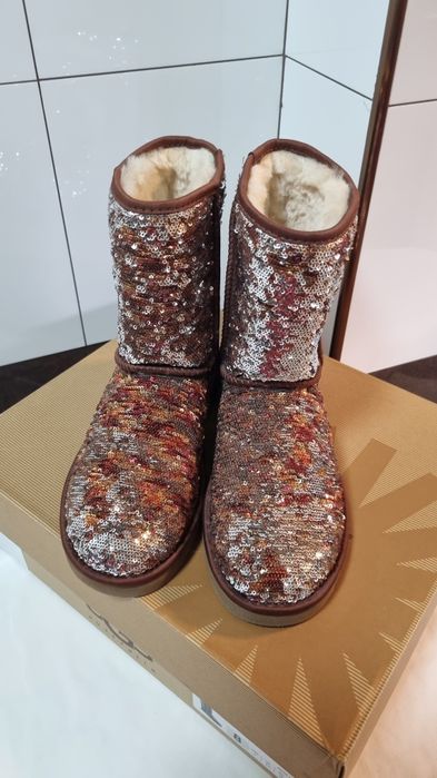 UGG-uri colorate cu  paiete