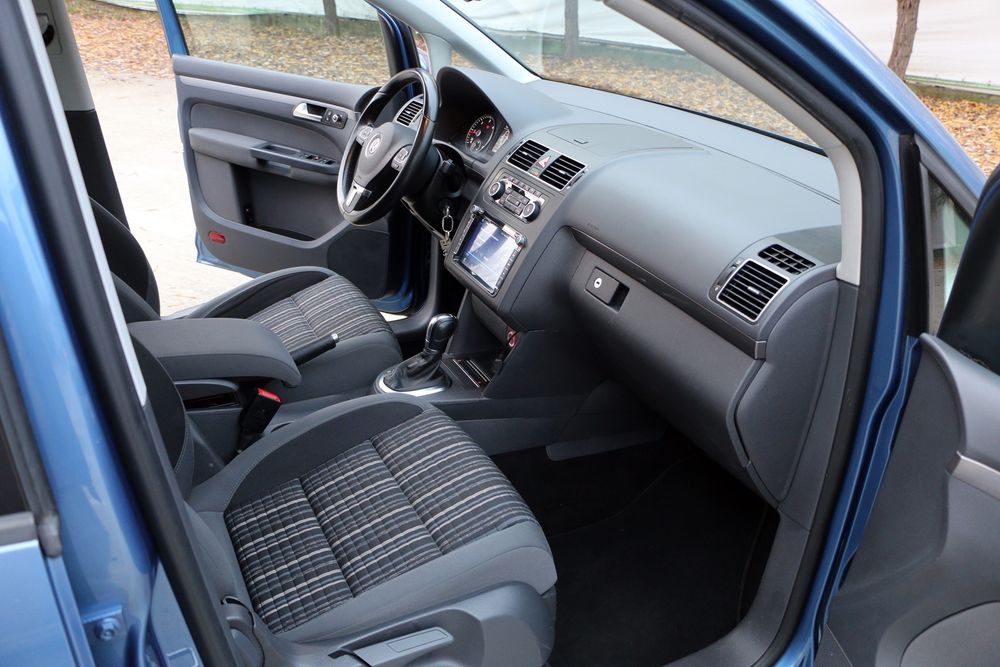 Vw touran cross/dsg/panoramic/navi/zoll/bixenon