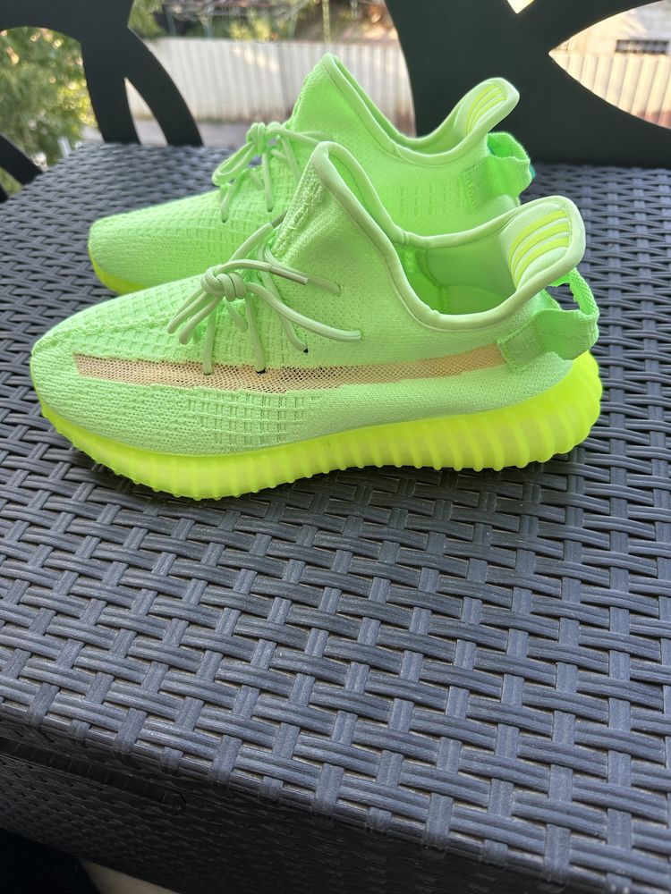 Adidasi yeezy - boost moale