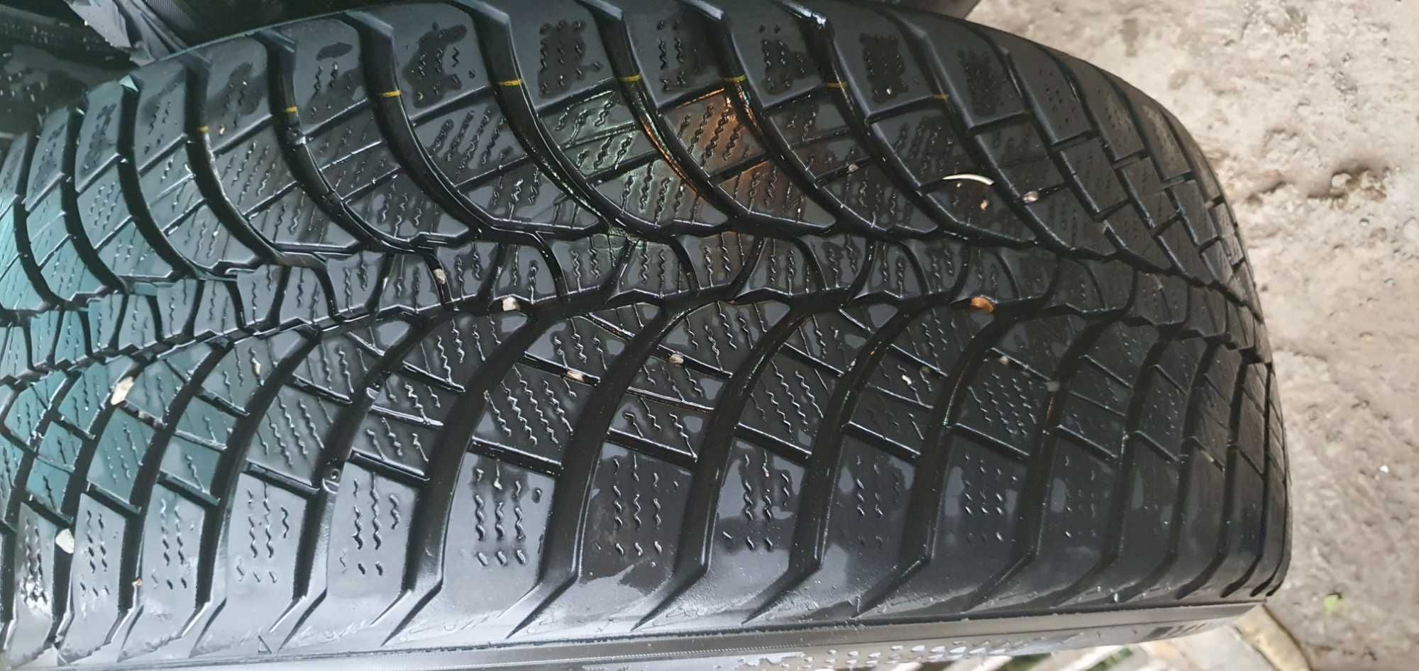 Продавам зимни гуми 4 броя 225/55/17 KUMHO DOT 3720 добро състояние