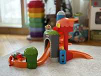 Писта с търкалящи се топчета на Little Tikes