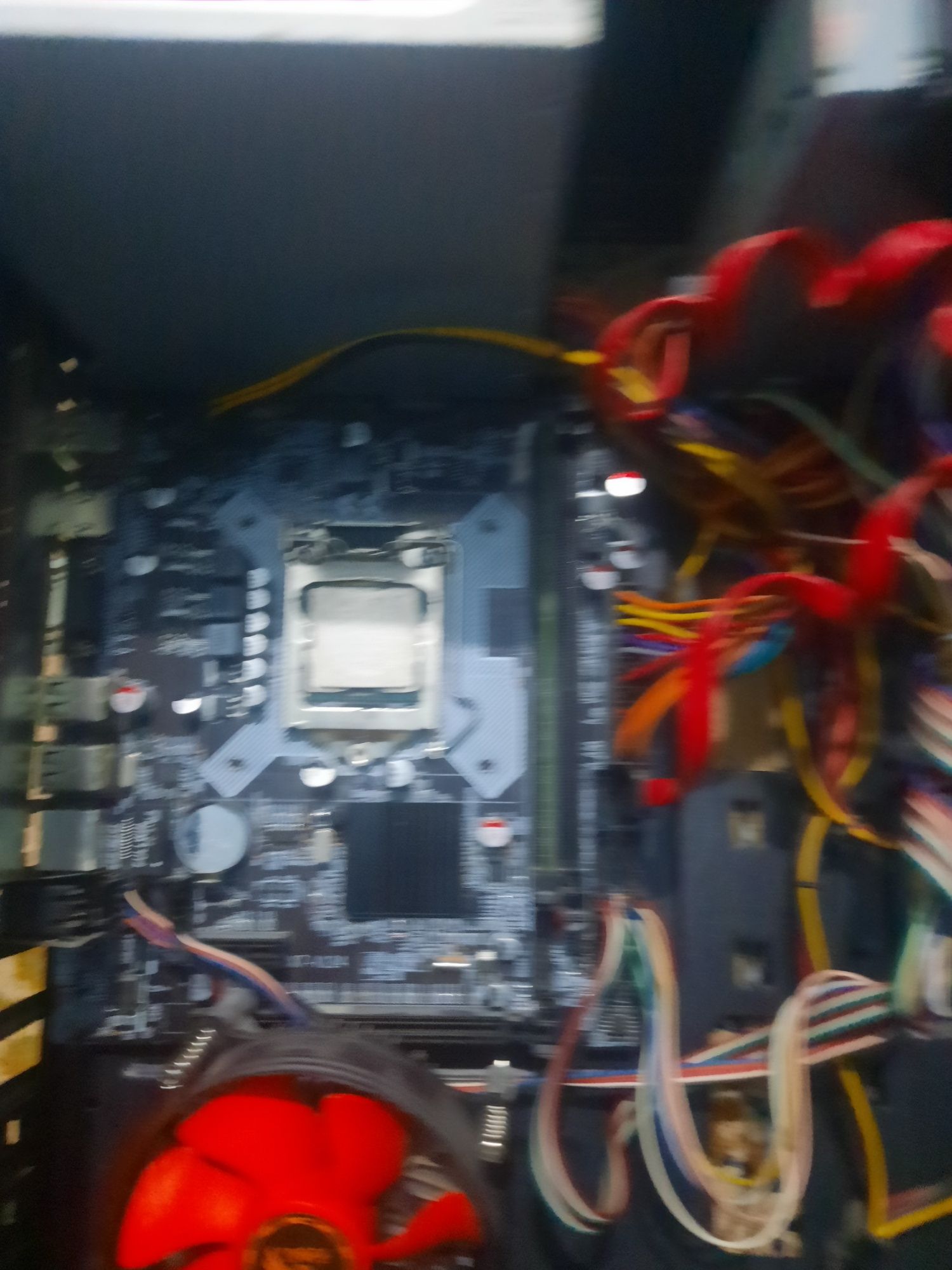 Keys manitor yo sotiladi 300000 sam