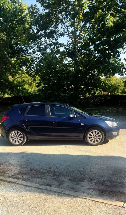 Опел Астра J 2010 год 1,7 СДТИ